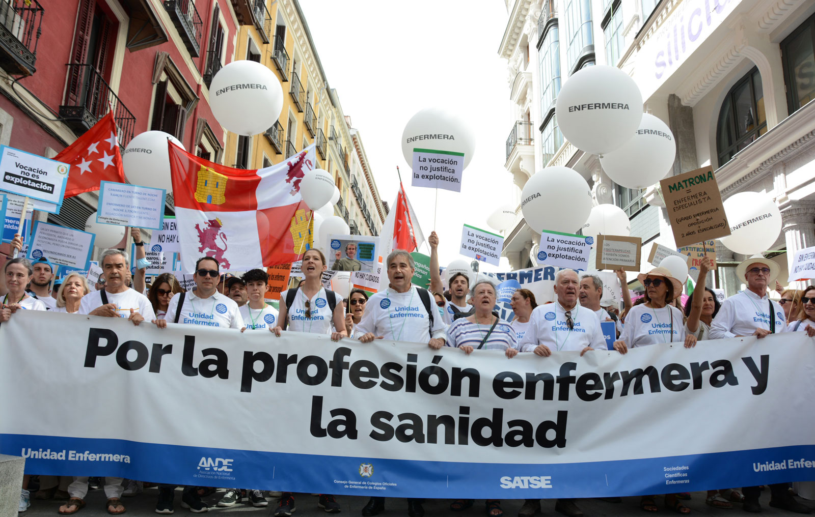 Más de 8.000 enfermeras se manifiestan para exigir mejoras reales para un Sistema Sanitario 